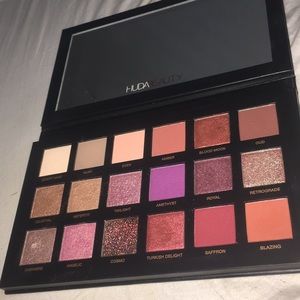 HUDA BEAUTY desert dusk pallet